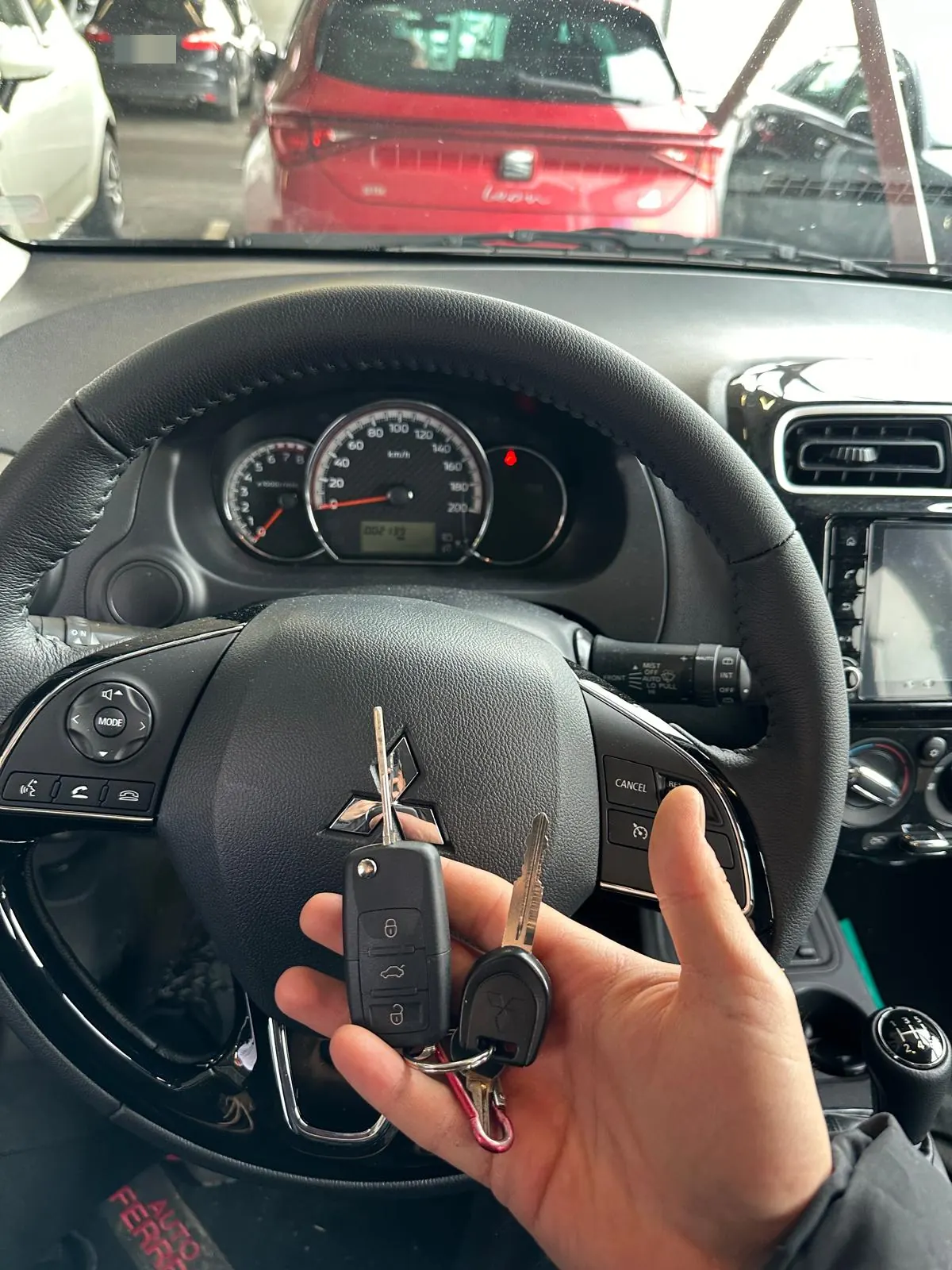Mitsubishi-Lenkrad mit neuem Klappschlüssel