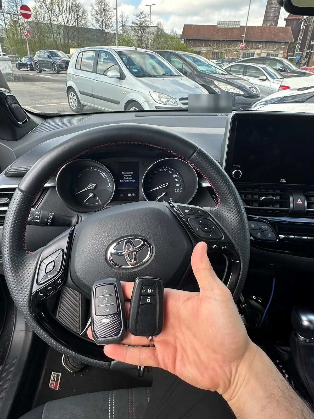 Toyota-Lenkrad mit zwei neuen Smart Keys